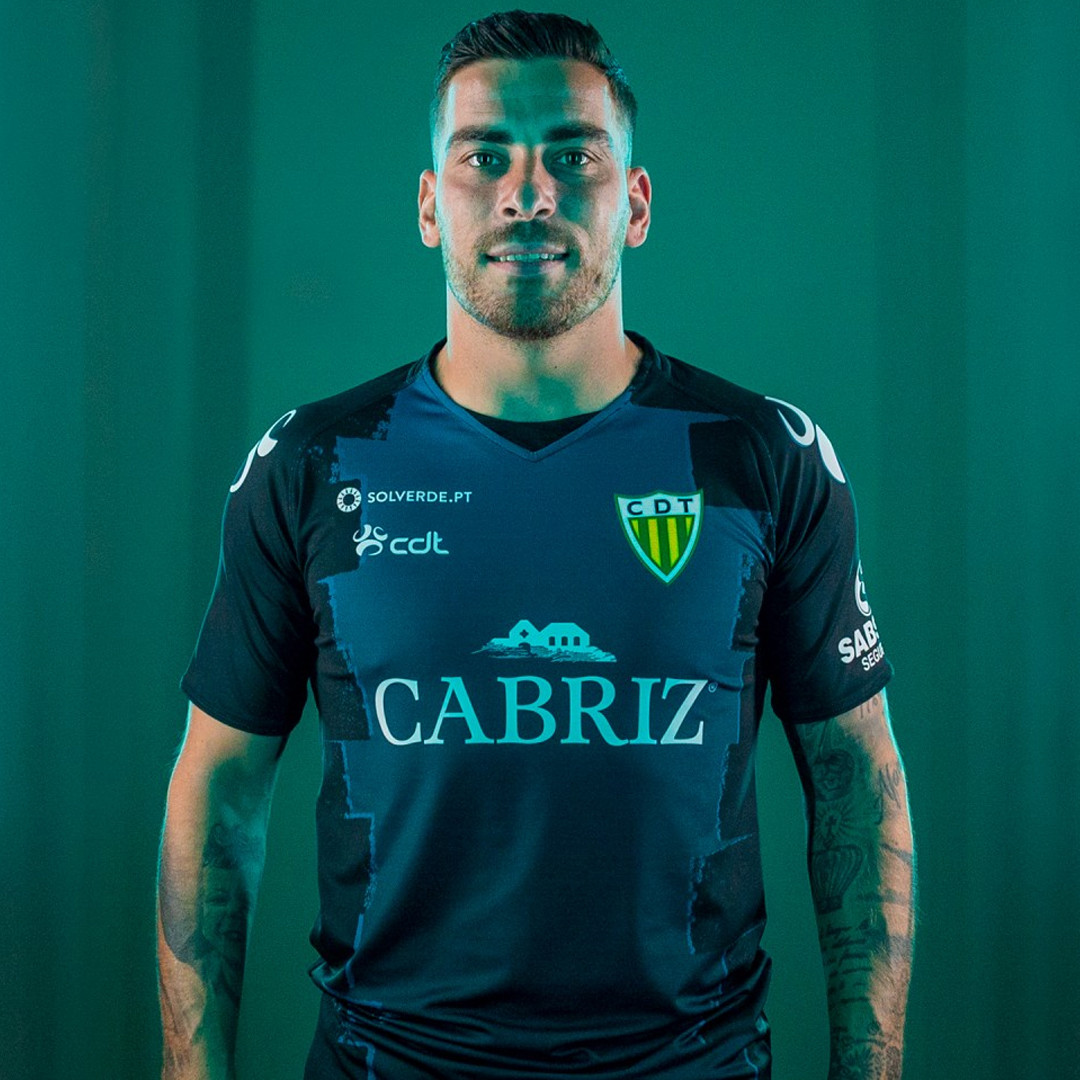 CD Tondela 2021-22 Away Kit