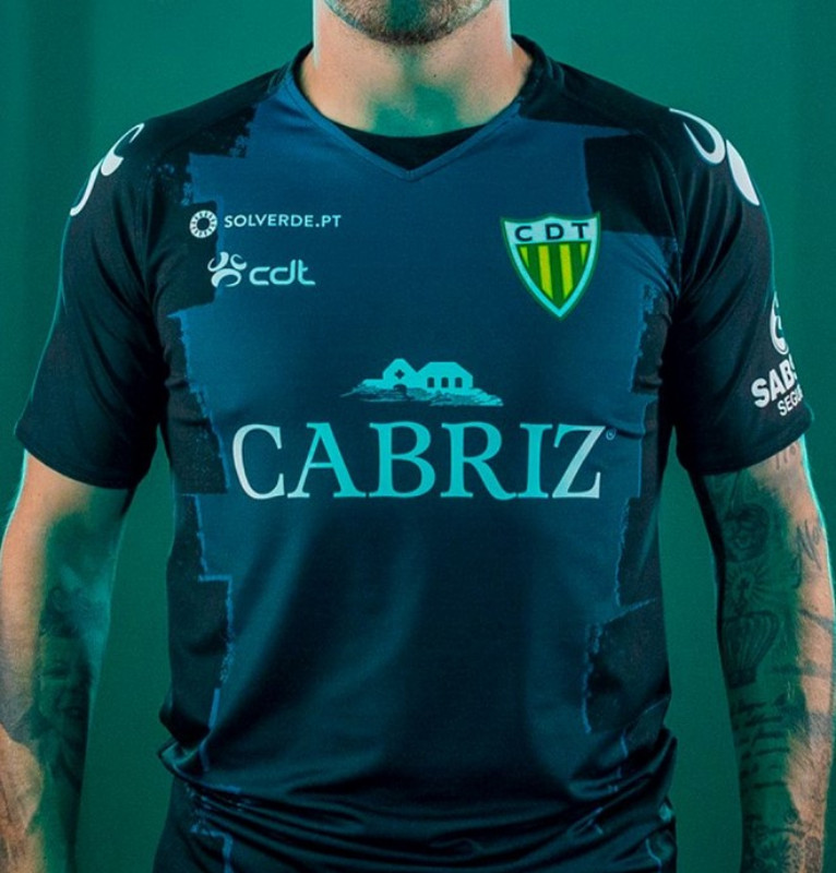 CD Tondela 2021-22 Away Kit