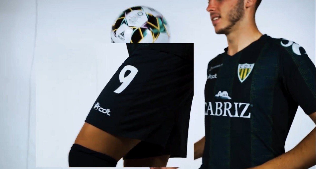 CD Tondela 2020-21 Away Kit