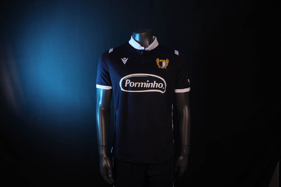 Famalicão 2020-21 Away Kit