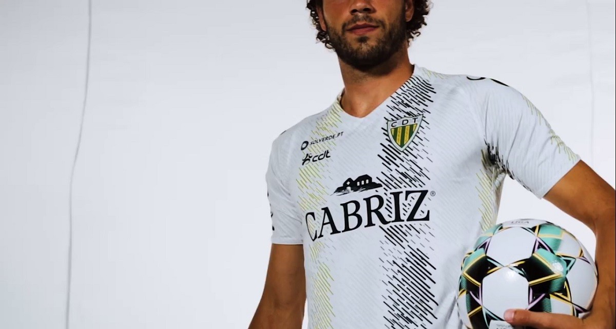 CD Tondela 2020-21 Third Kit