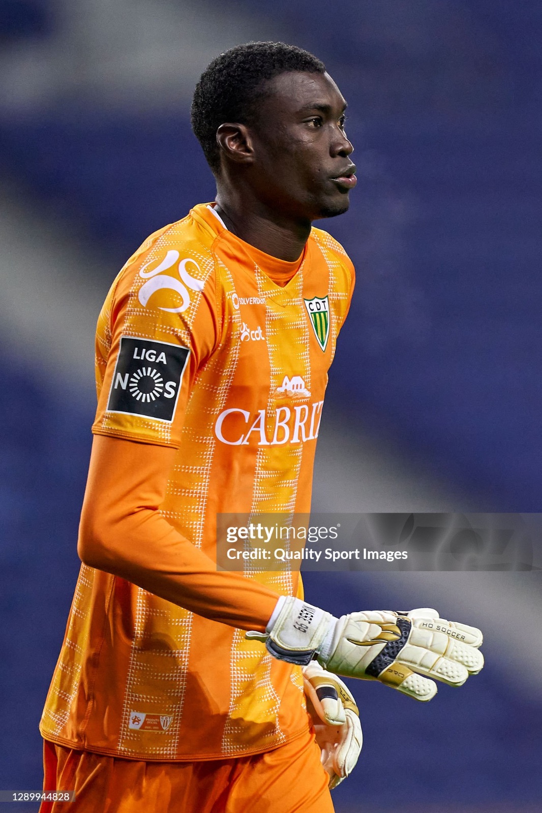 CD Tondela 2020-21 GK 1 Kit