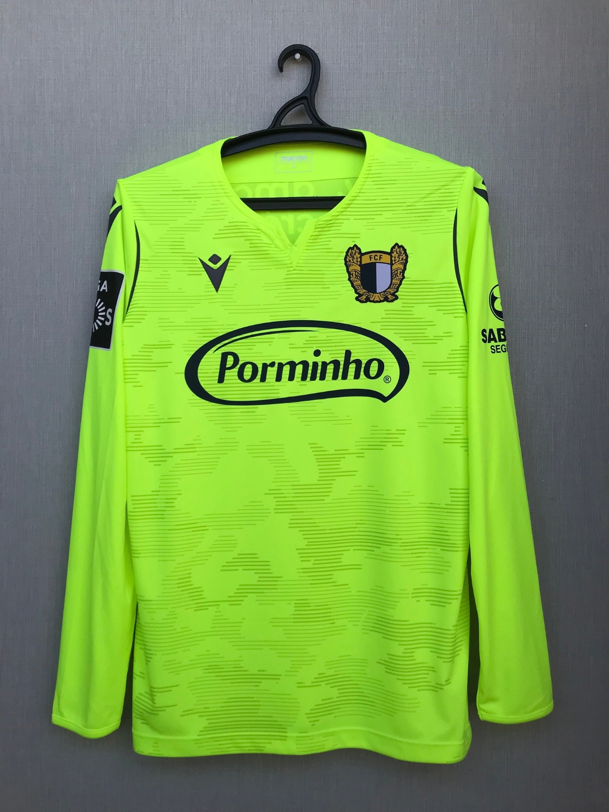 Famalicão 2020-21 GK 2 Kit