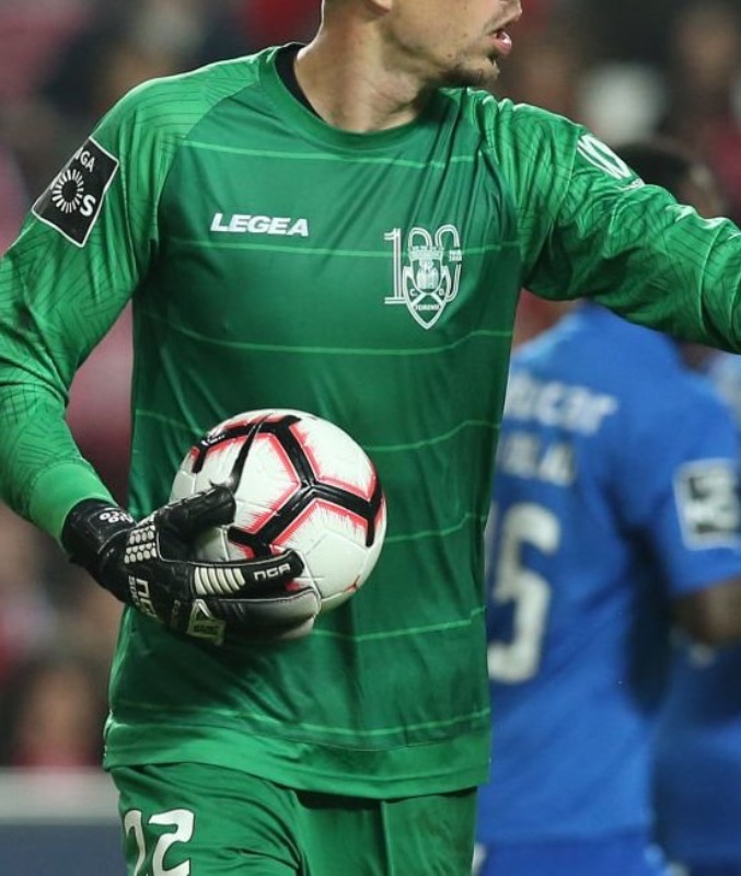 CD Feirense 2018-19 GK 2 Kit