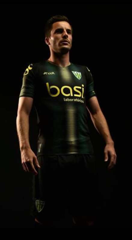 CD Tondela 2018-19 Away Kit