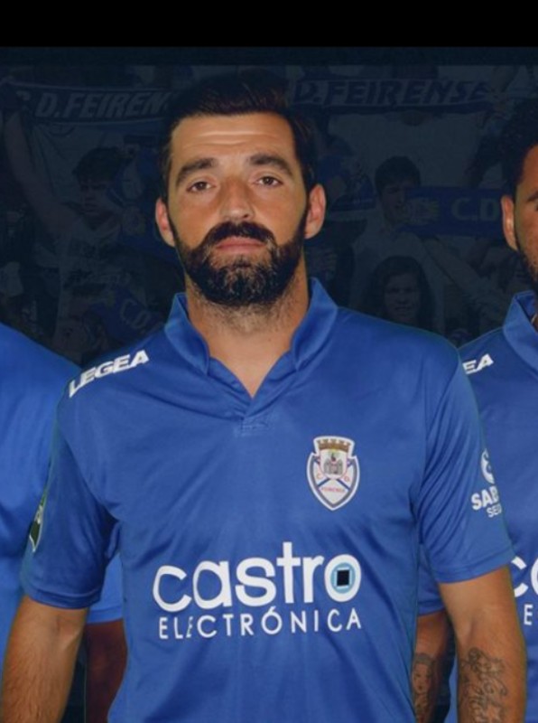 CD Feirense 2017-18 Home Kit