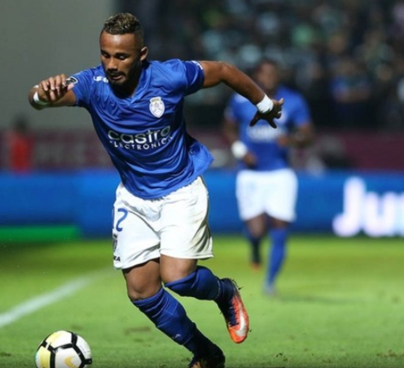 CD Feirense 2017-18 Home Kit