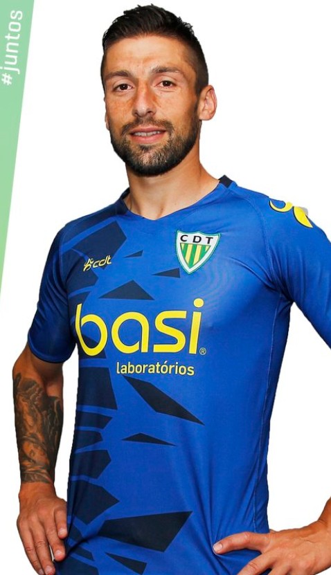 CD Tondela 2017-18 Away Kit