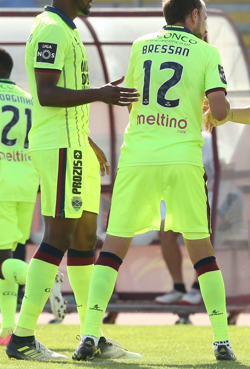 GD Chaves 2017-18 Third Kit