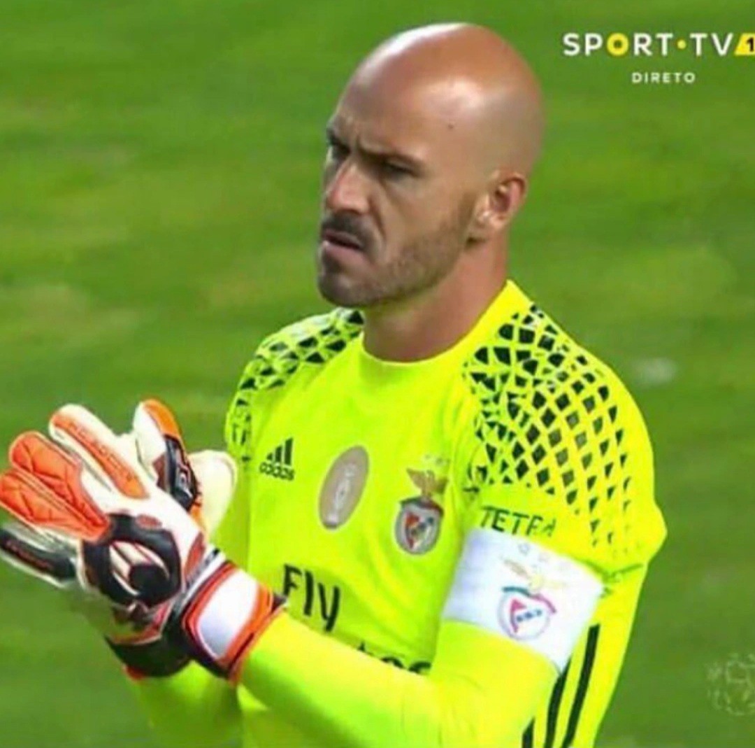 SL Benfica 2016-17 GK 1 Kit