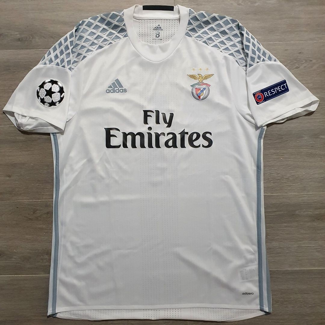 SL Benfica 2016-17 GK 2 Kit