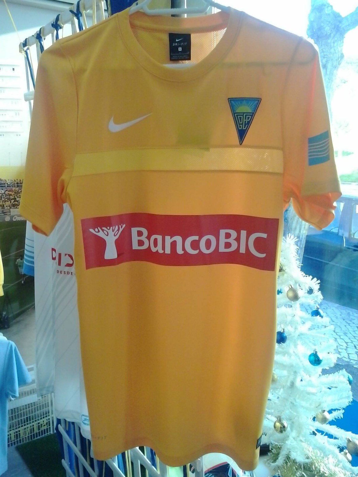 Estoril Praia 2016-17 Home Kit