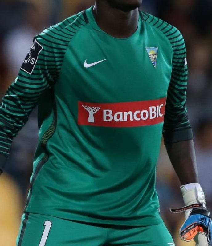 Estoril Praia 2016-17 GK 2 Kit