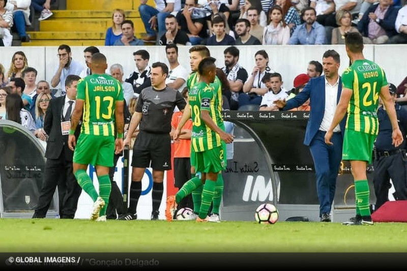 CD Tondela 2016-17 Home Kit