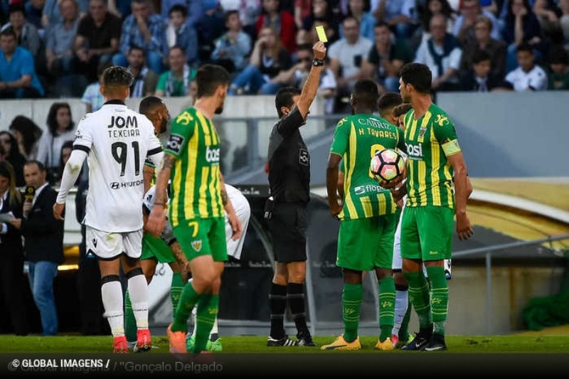 CD Tondela 2016-17 Home Kit