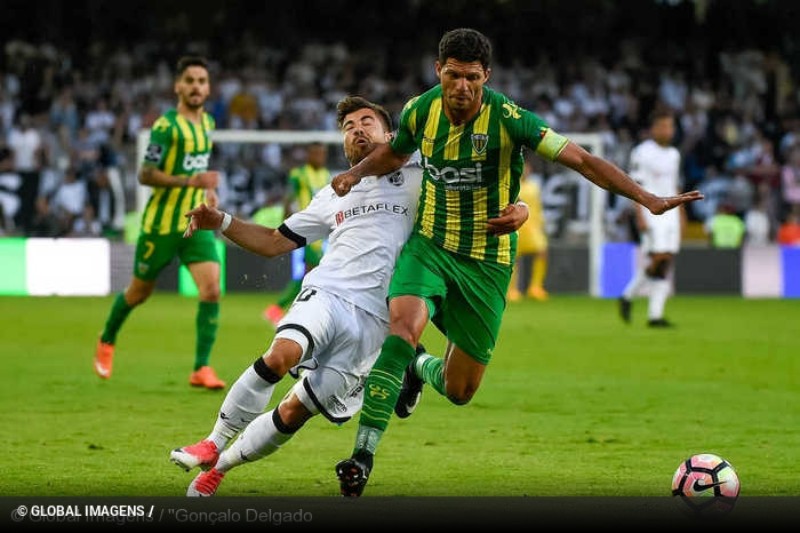 CD Tondela 2016-17 Home Kit