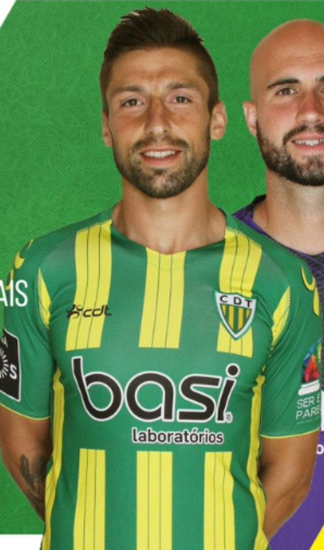 CD Tondela 2016-17 Home Kit