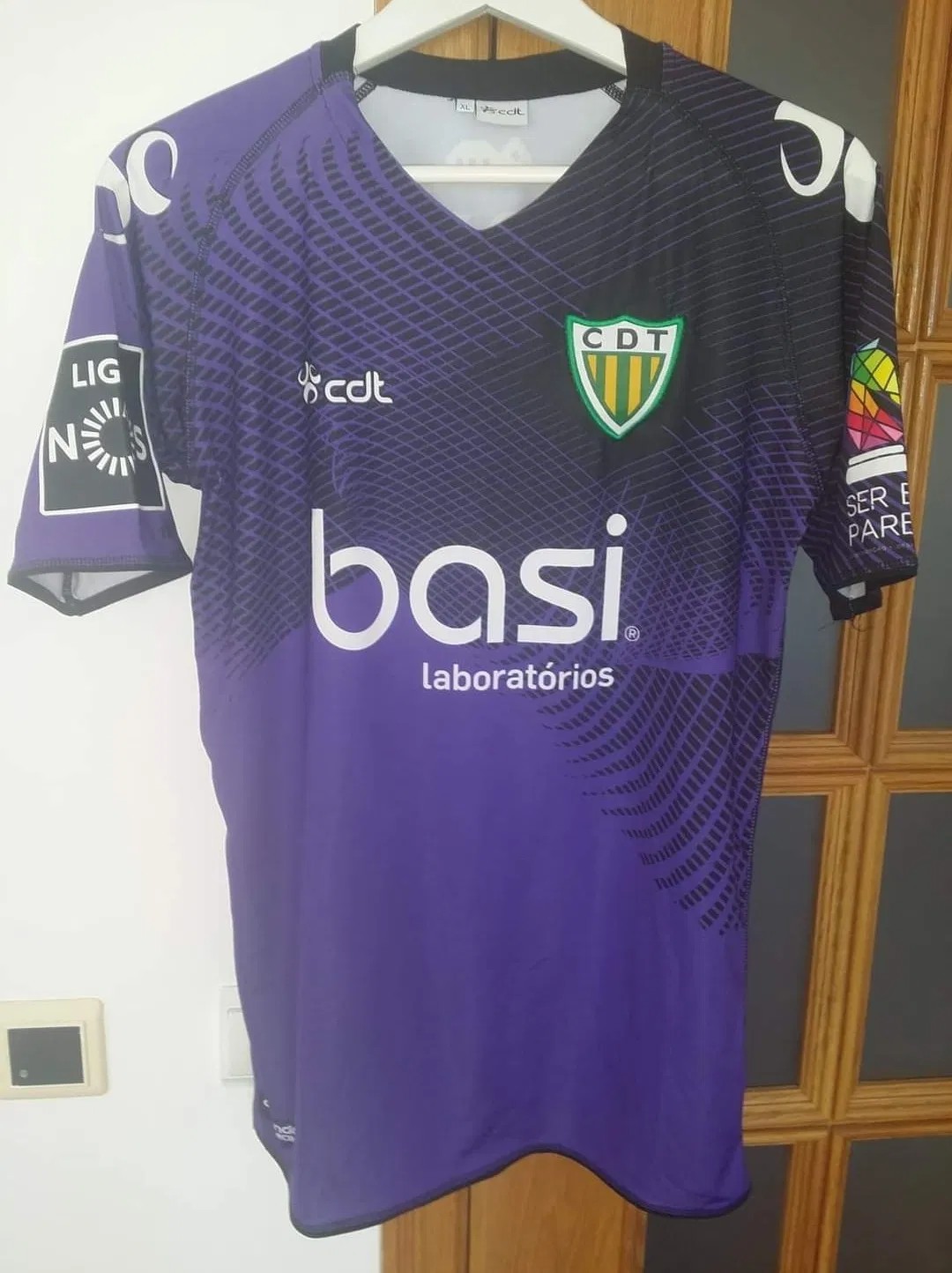 CD Tondela 2016-17 Away Kit