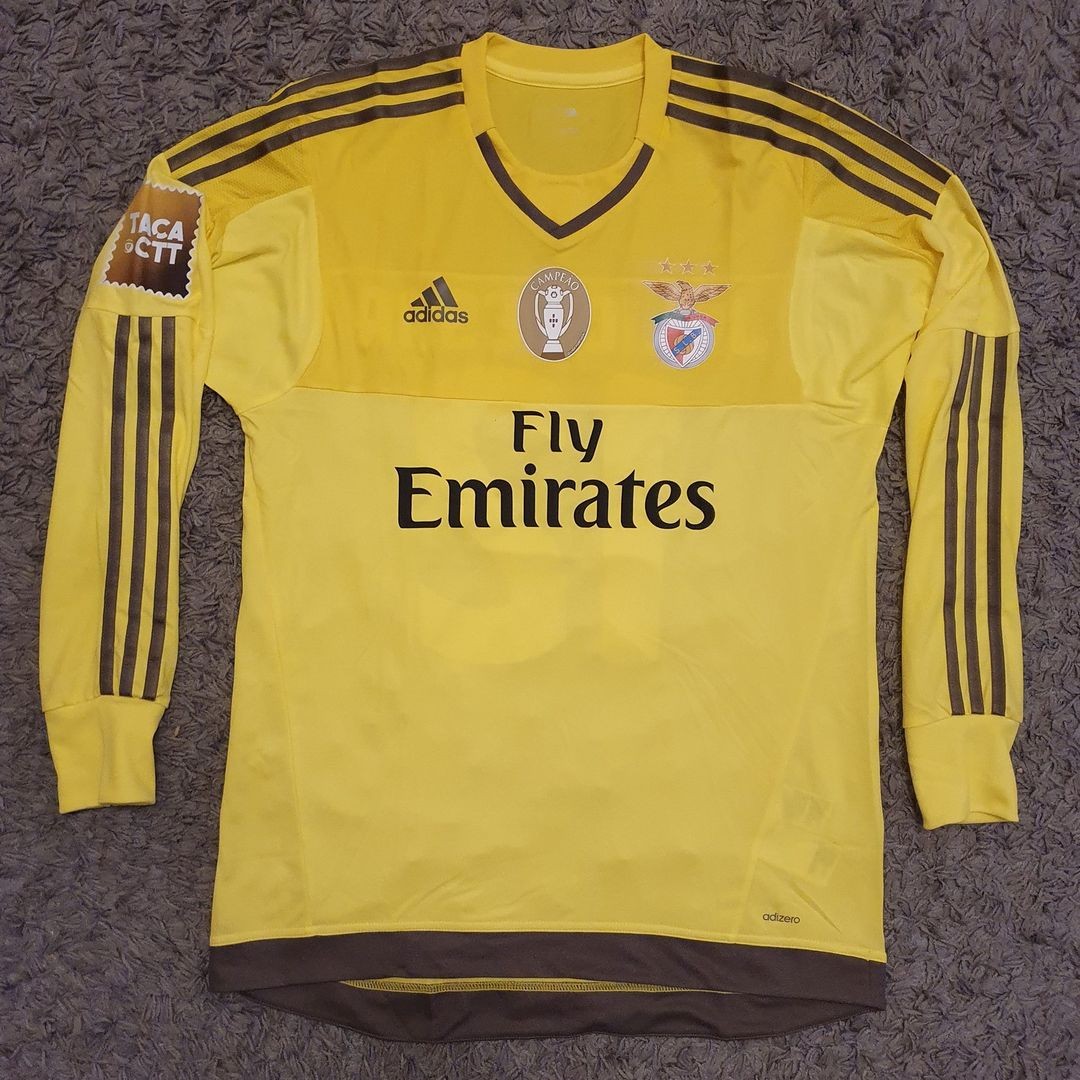 SL Benfica 2015-16 GK 1 Kit