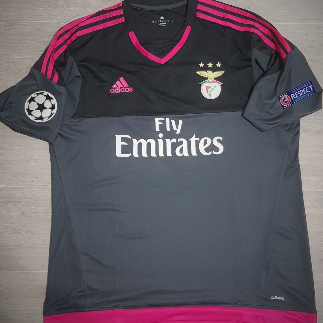 SL Benfica 2015-16 GK 2 Kit
