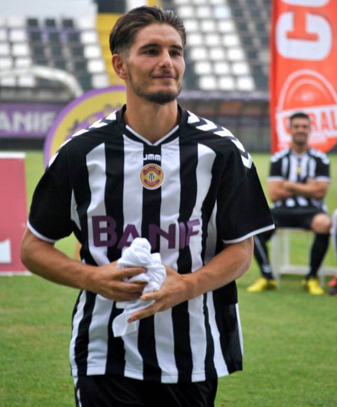 CD Nacional 2015-16 Home Kit