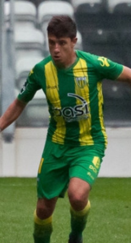 CD Tondela 2015-16 Home Kit