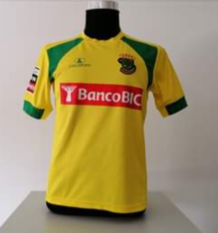 Paços de Ferreira 2013-14 Home Kit