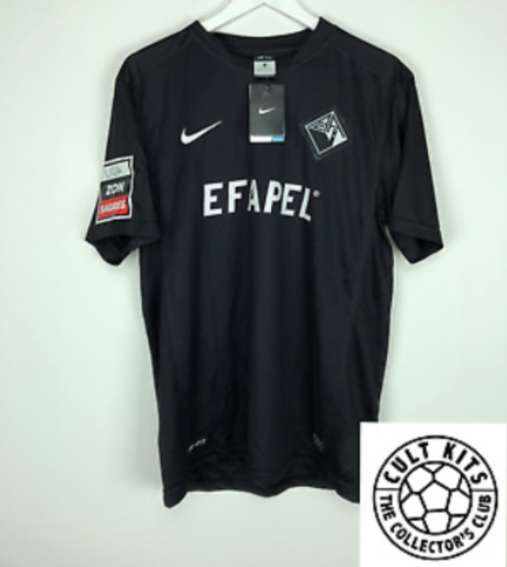 Académica de Coimbra 2013-14 Home Kit