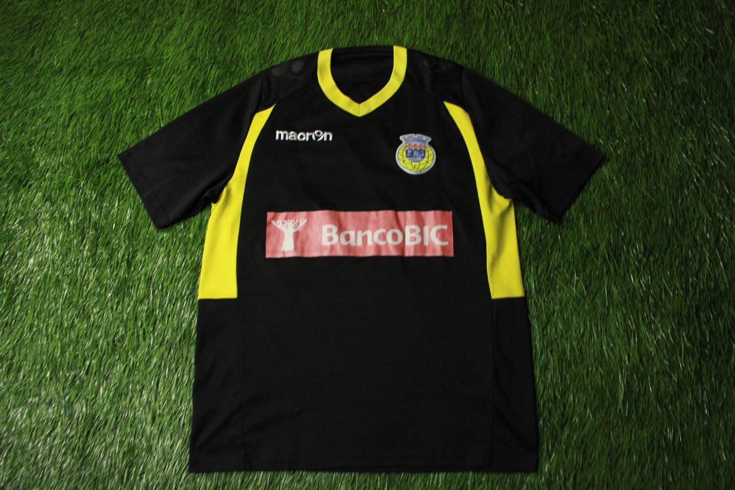FC Arouca 2013-14 Away Kit