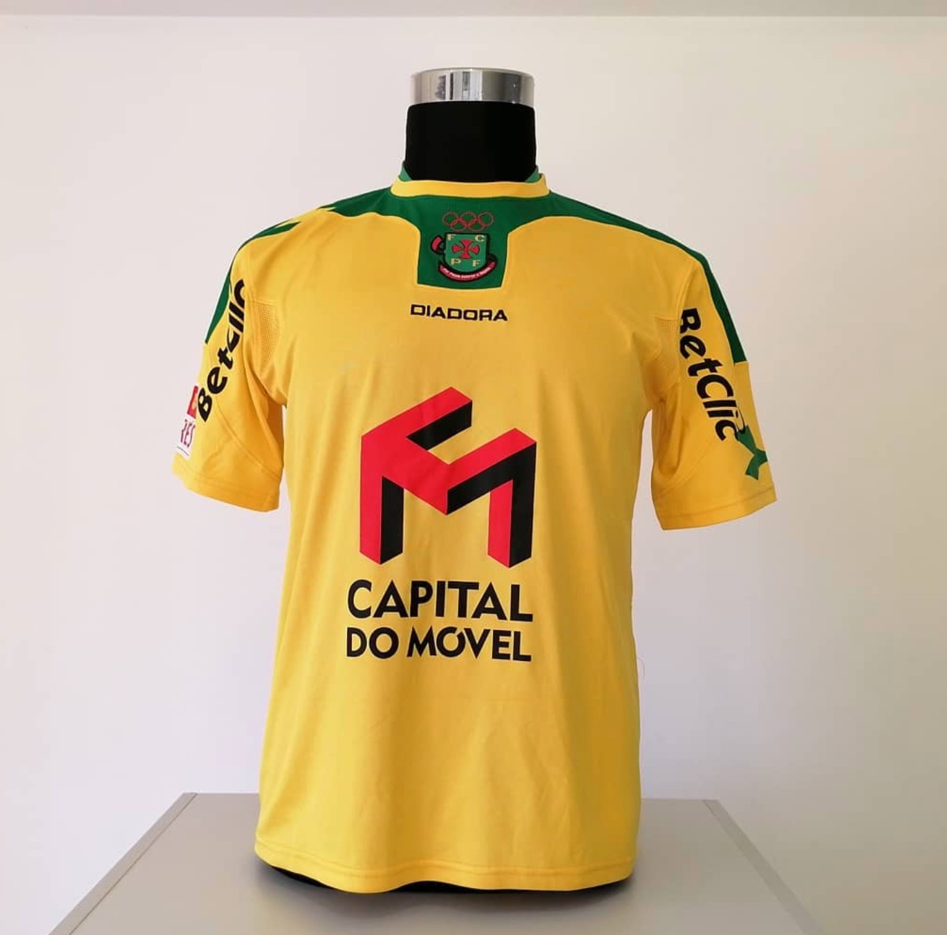 Paços de Ferreira 2009-10 Home Kit