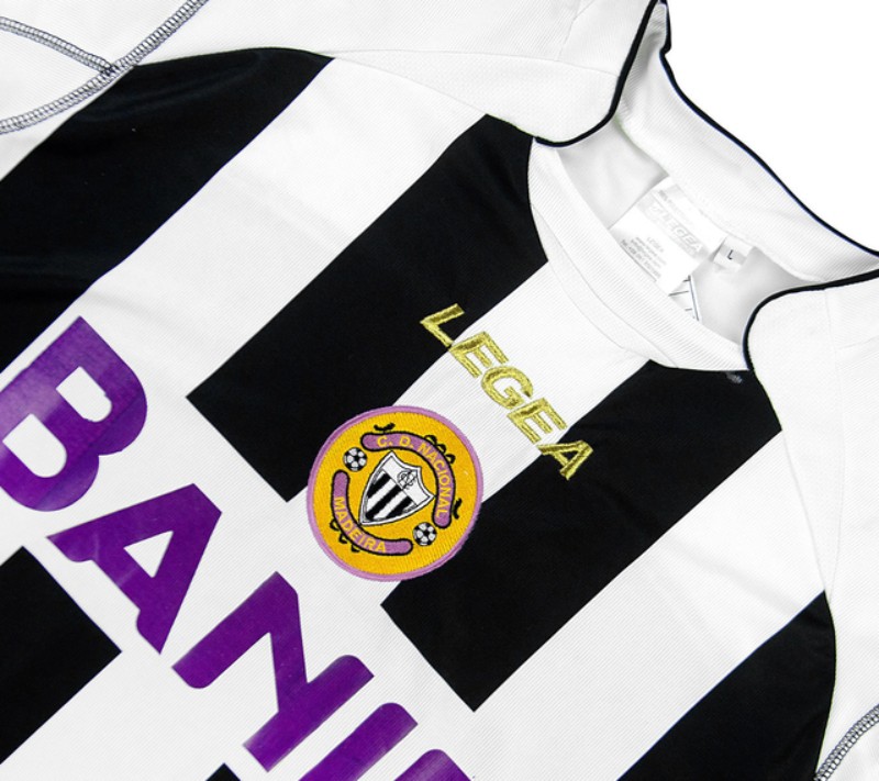 CD Nacional 2009-10 Home Kit