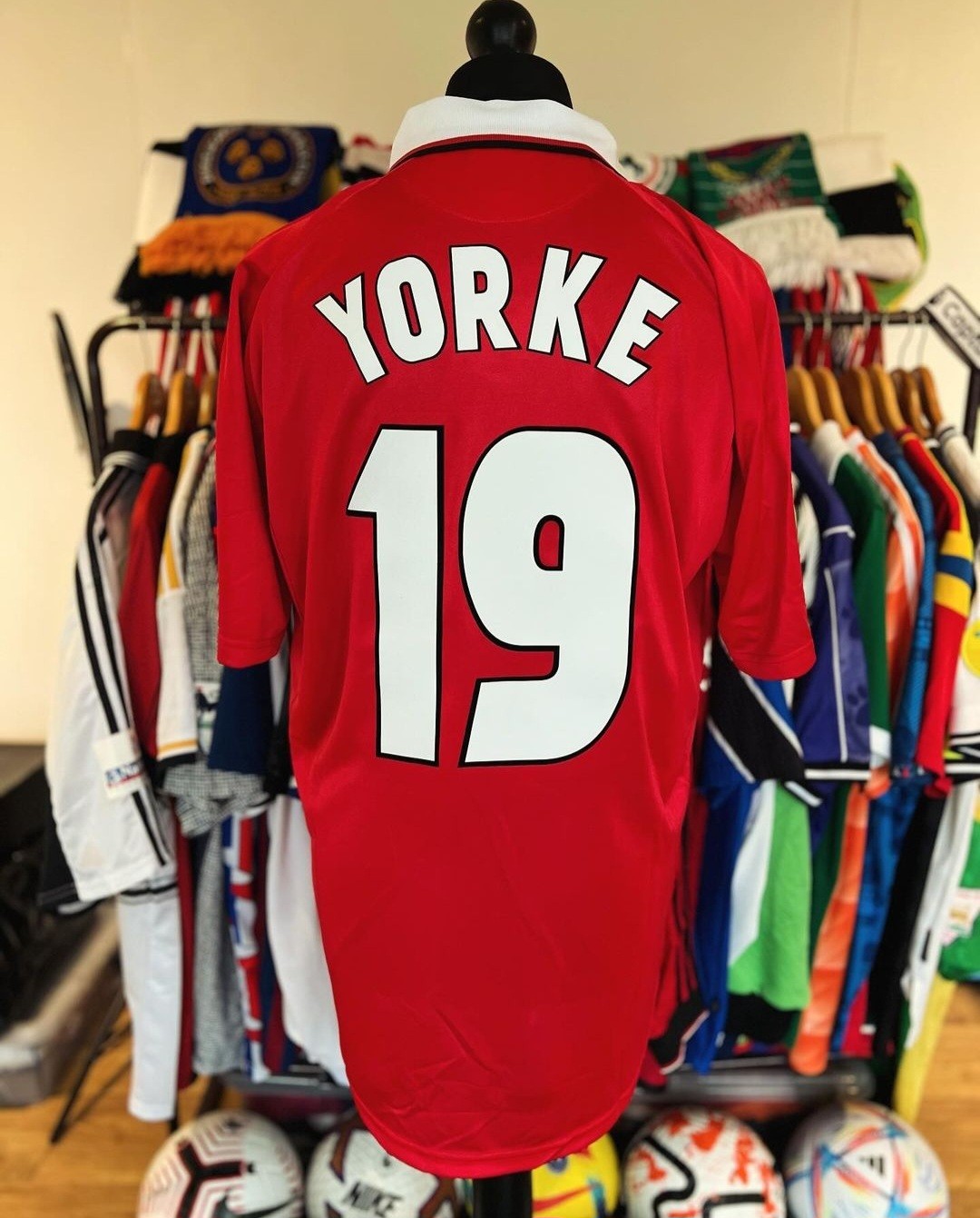 Manchester United 1998-99 Champions League Final Kit