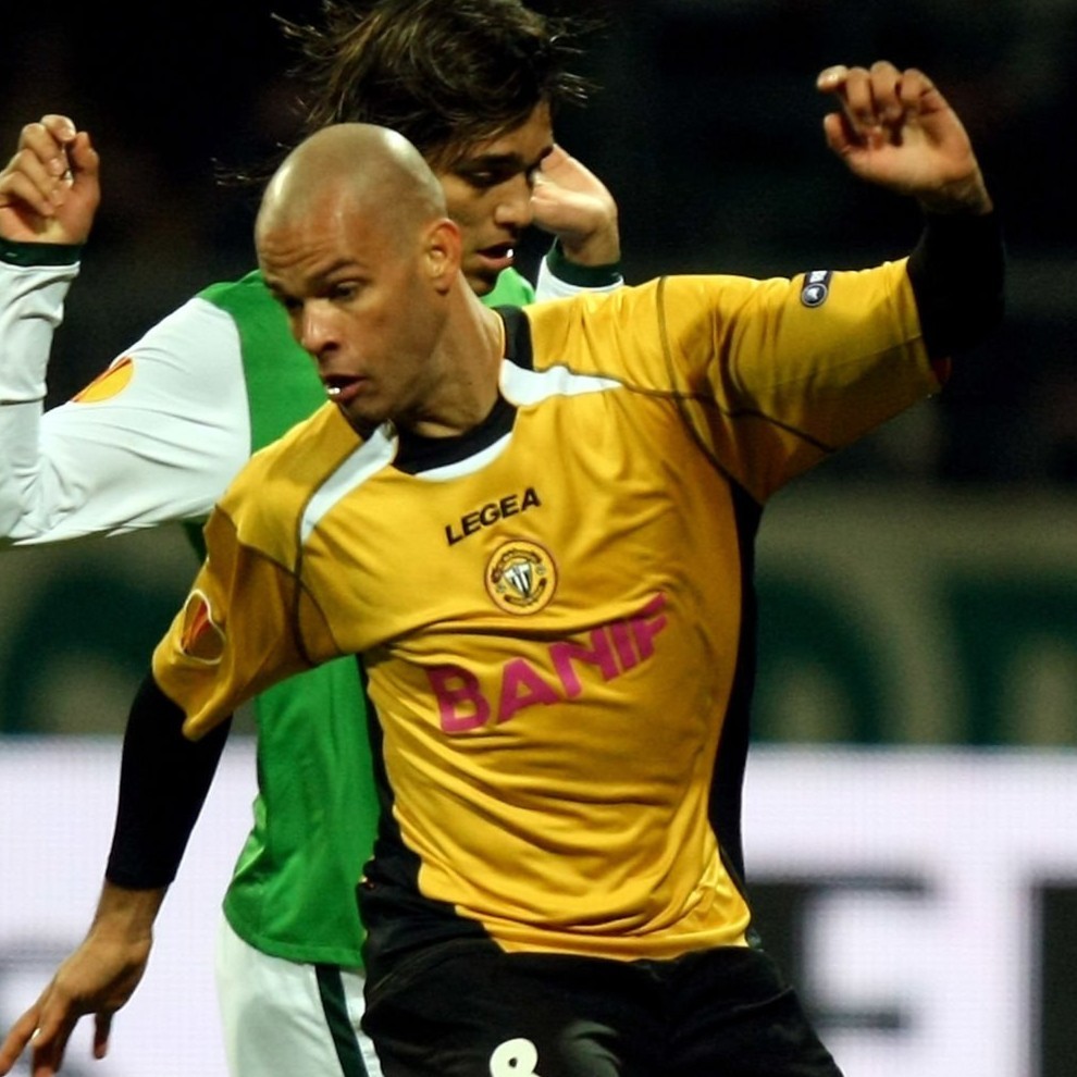 CD Nacional 2009-10 European Away Kit