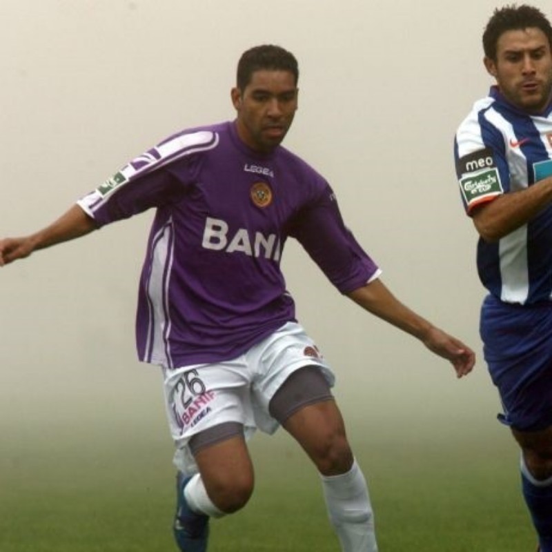 CD Nacional 2008-09 Third Kit