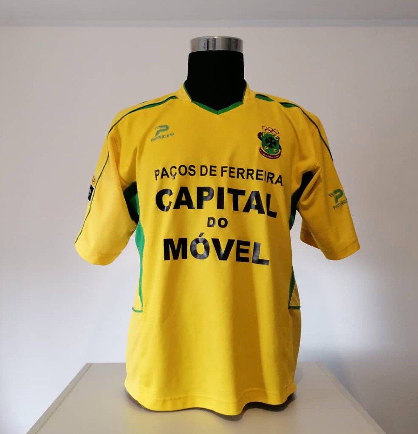 Paços de Ferreira 2005-06 Home Kit