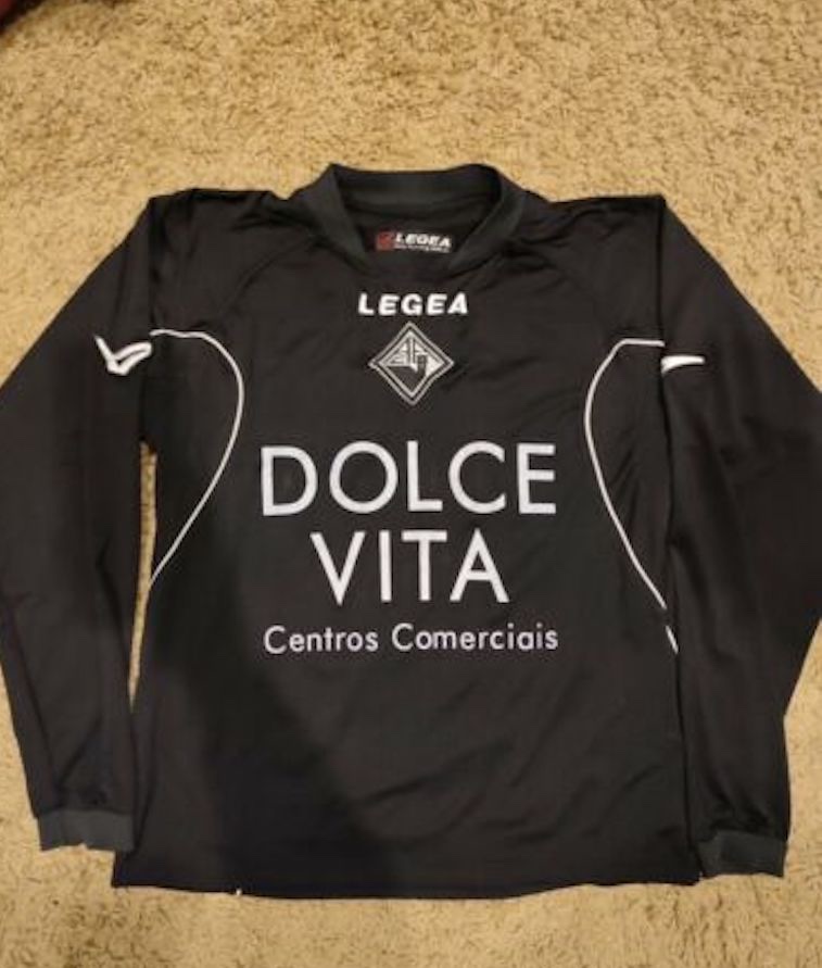 Académica de Coimbra 2005-06 Home Kit