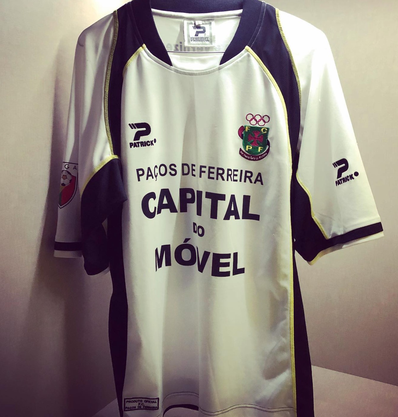 Paços de Ferreira 2004-05 Away Kit