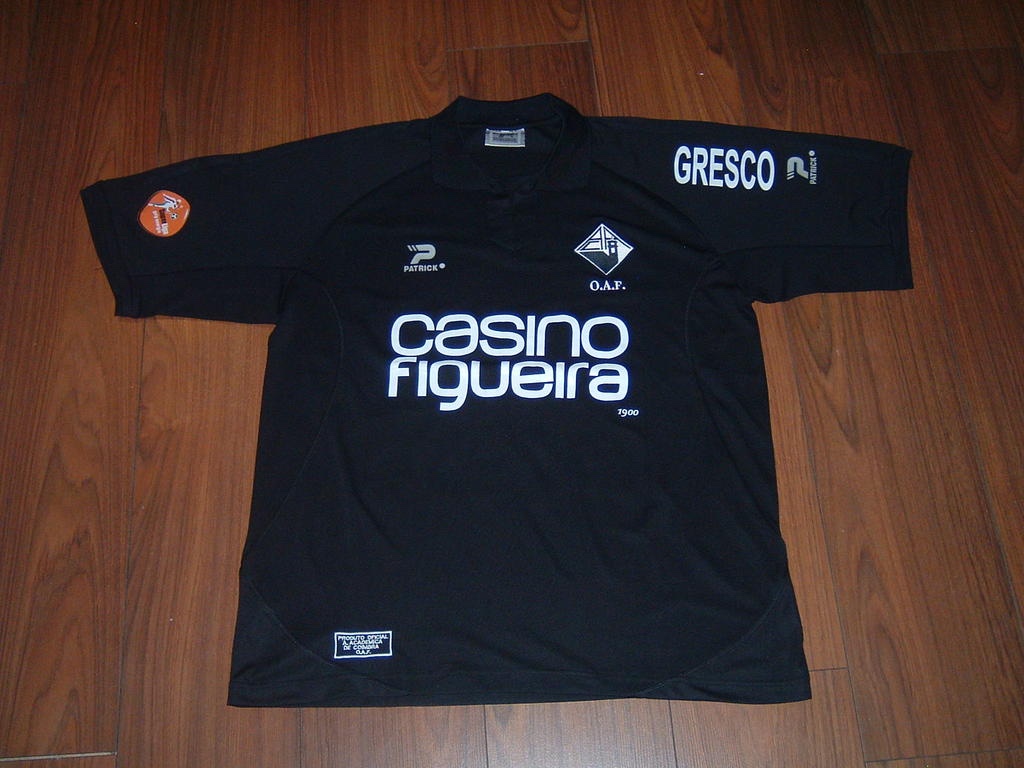 Académica de Coimbra 2004-05 Home Kit