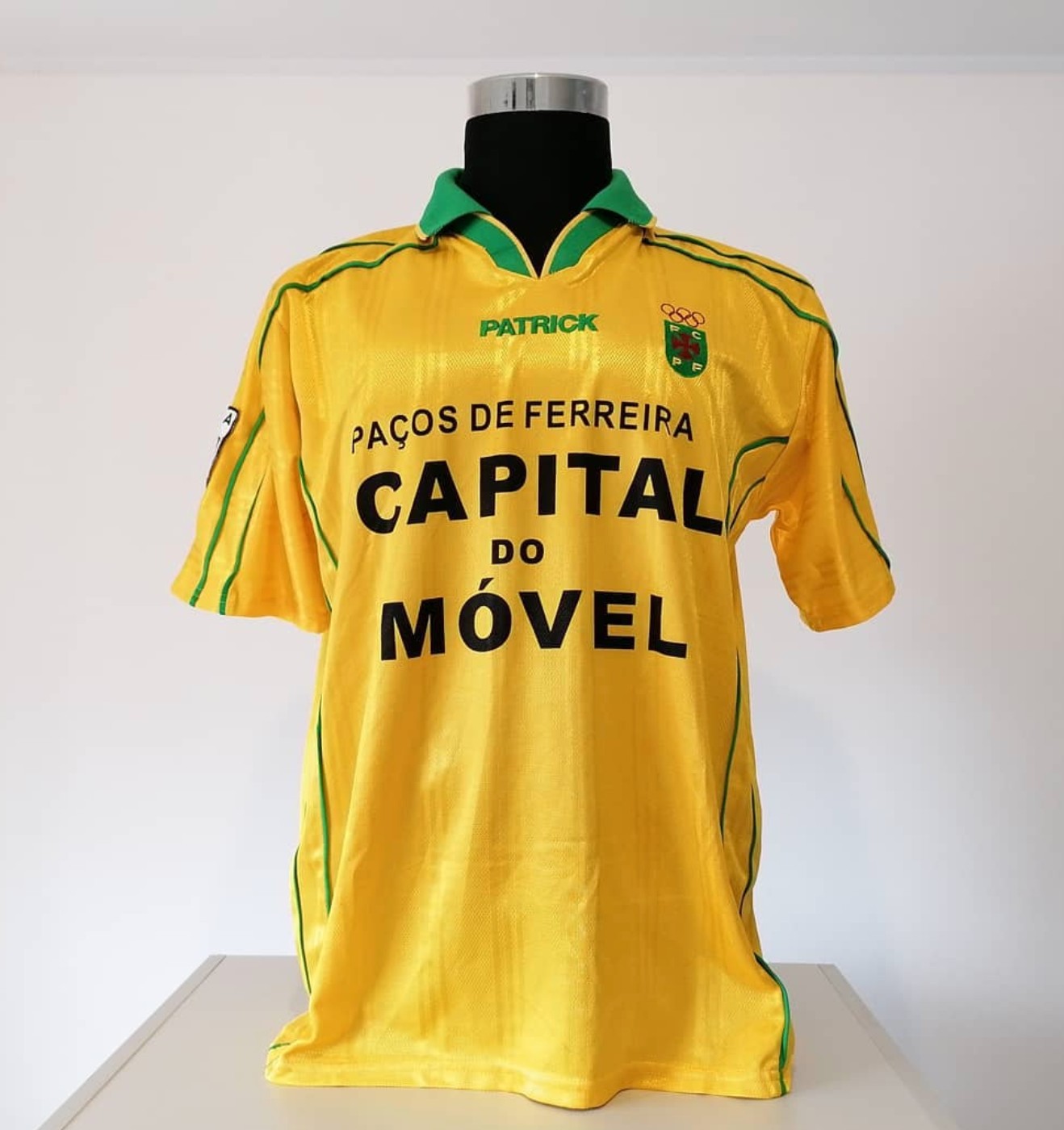 Paços de Ferreira 2002-03 Home Kit