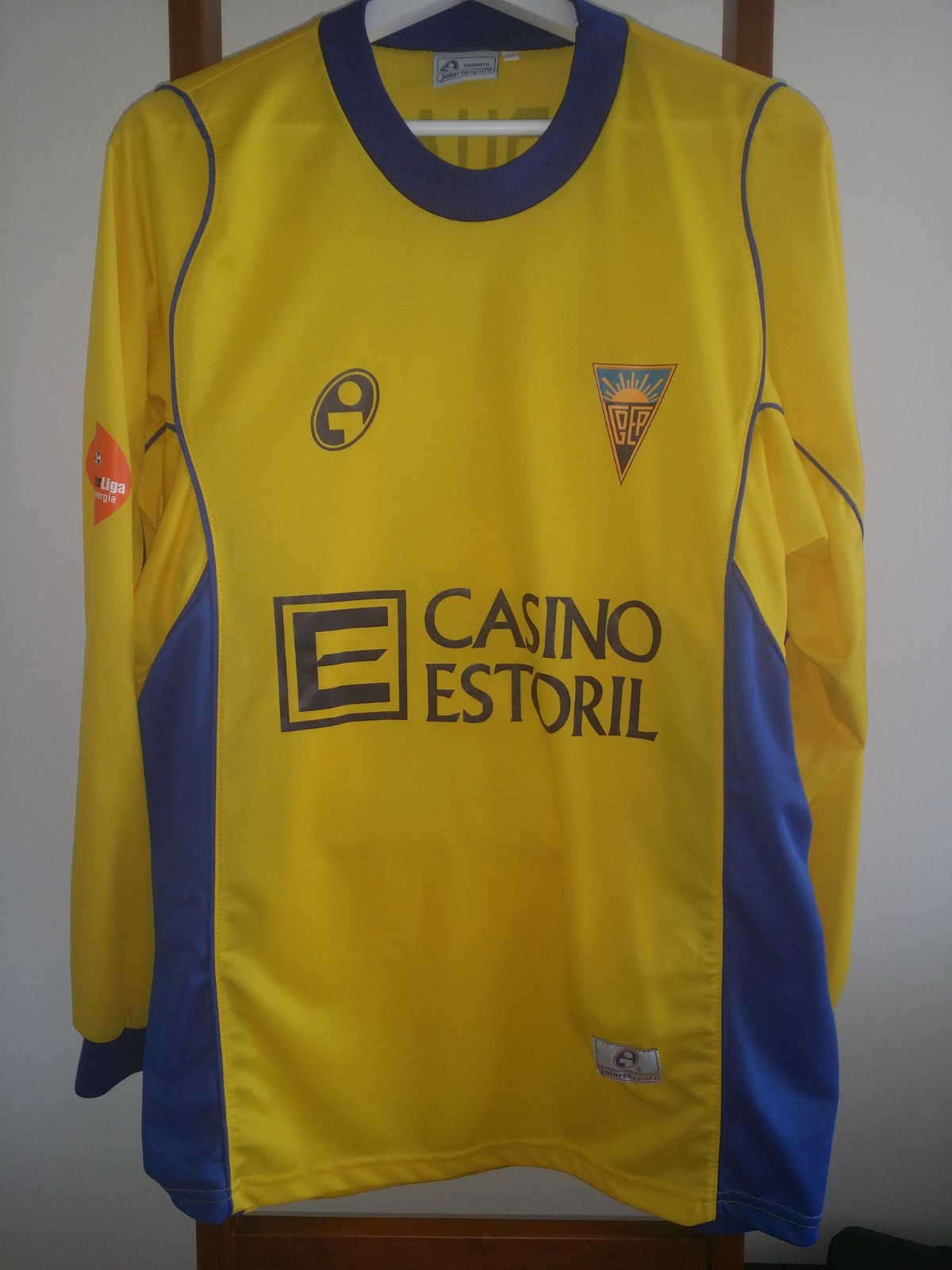 Estoril Praia 2004-05 Home Kit
