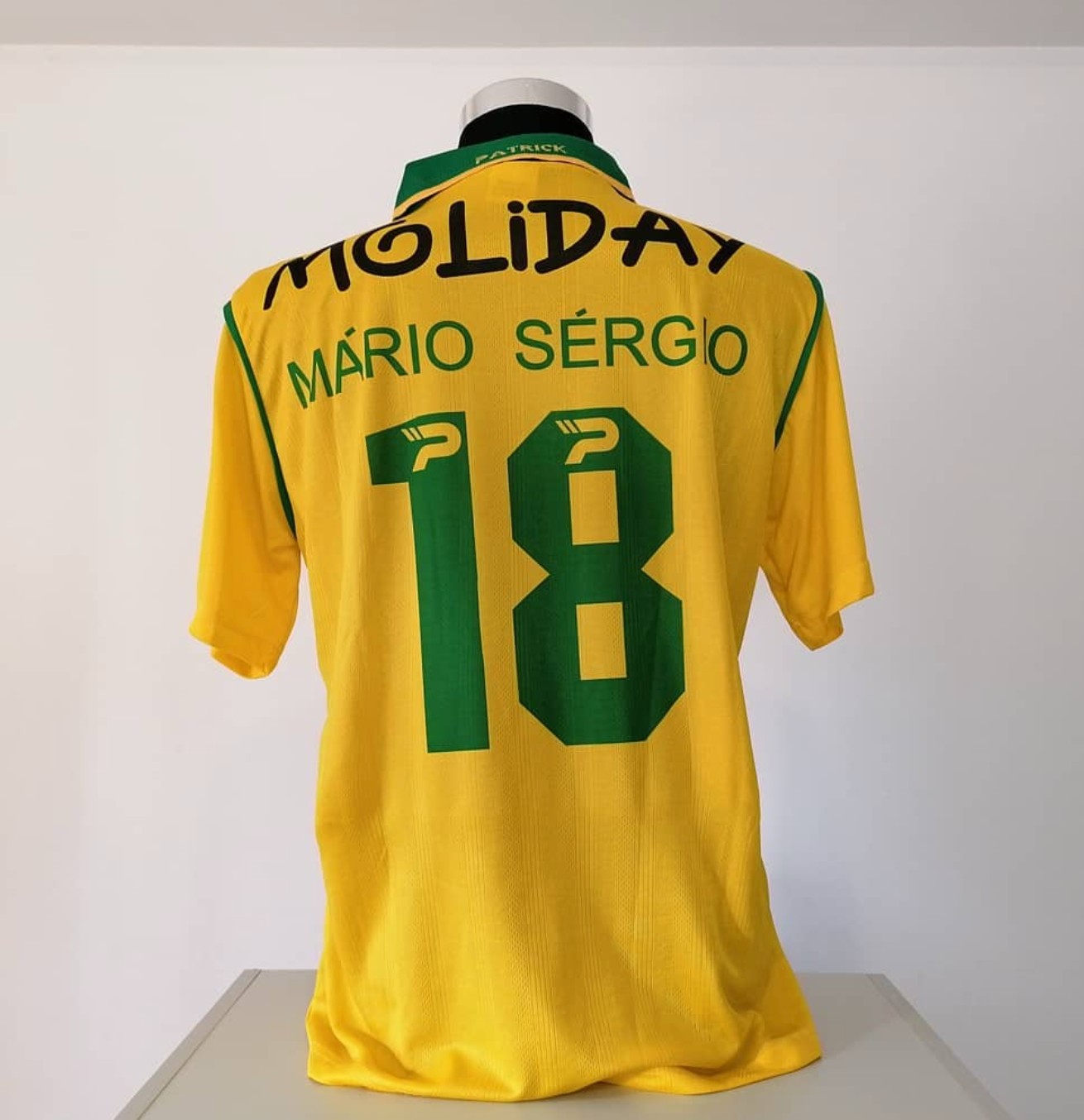Paços de Ferreira 2000-01 Home Kit