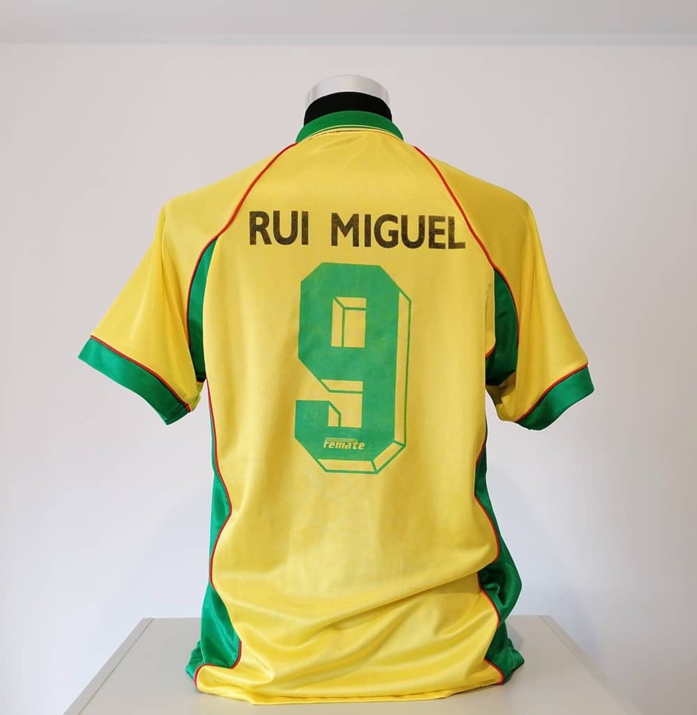 Paços de Ferreira 1999-00 Home Kit