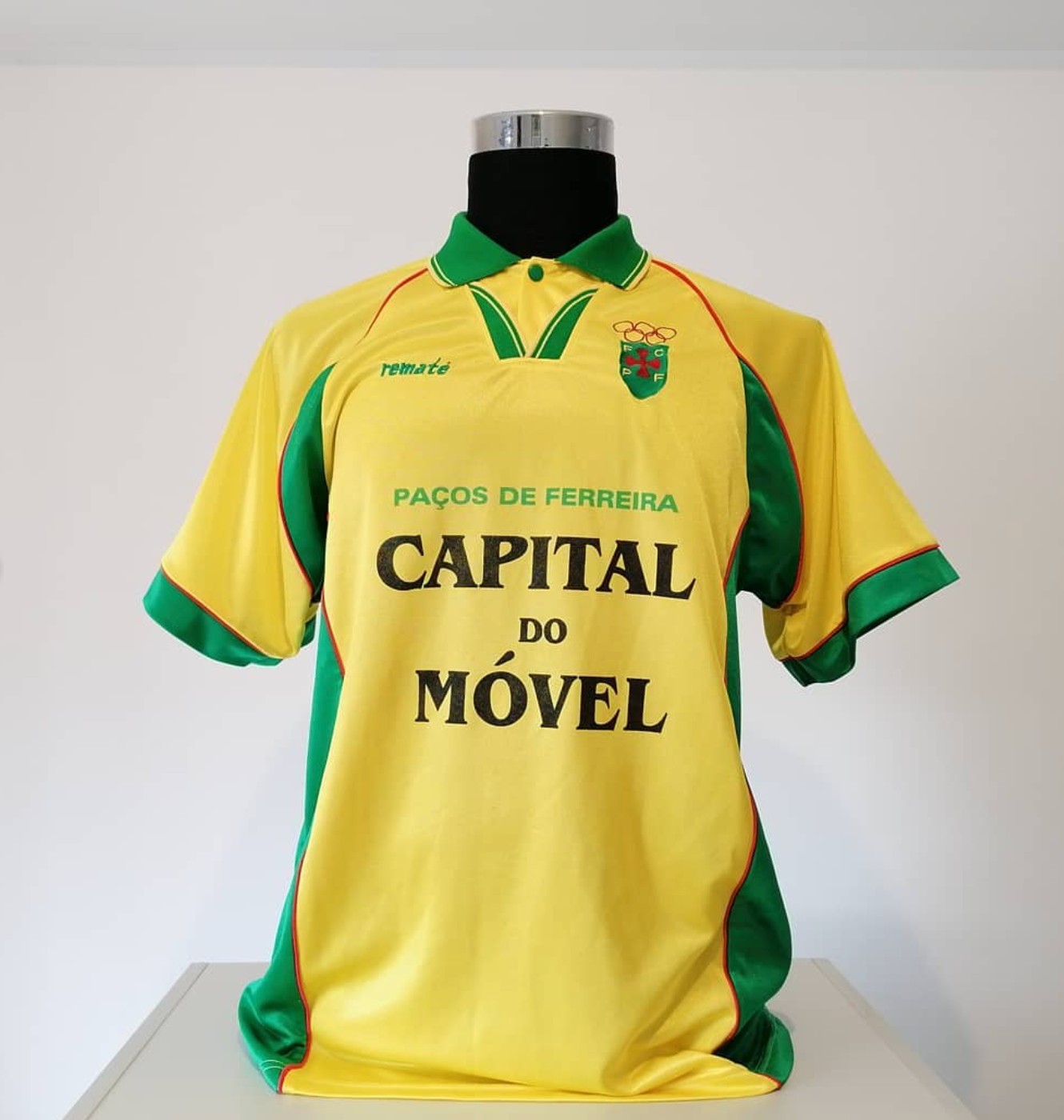 Paços de Ferreira 1999-00 Home Kit