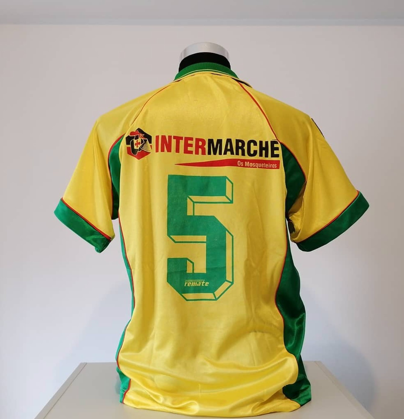 Paços de Ferreira 1999-00 Home 2 Kit