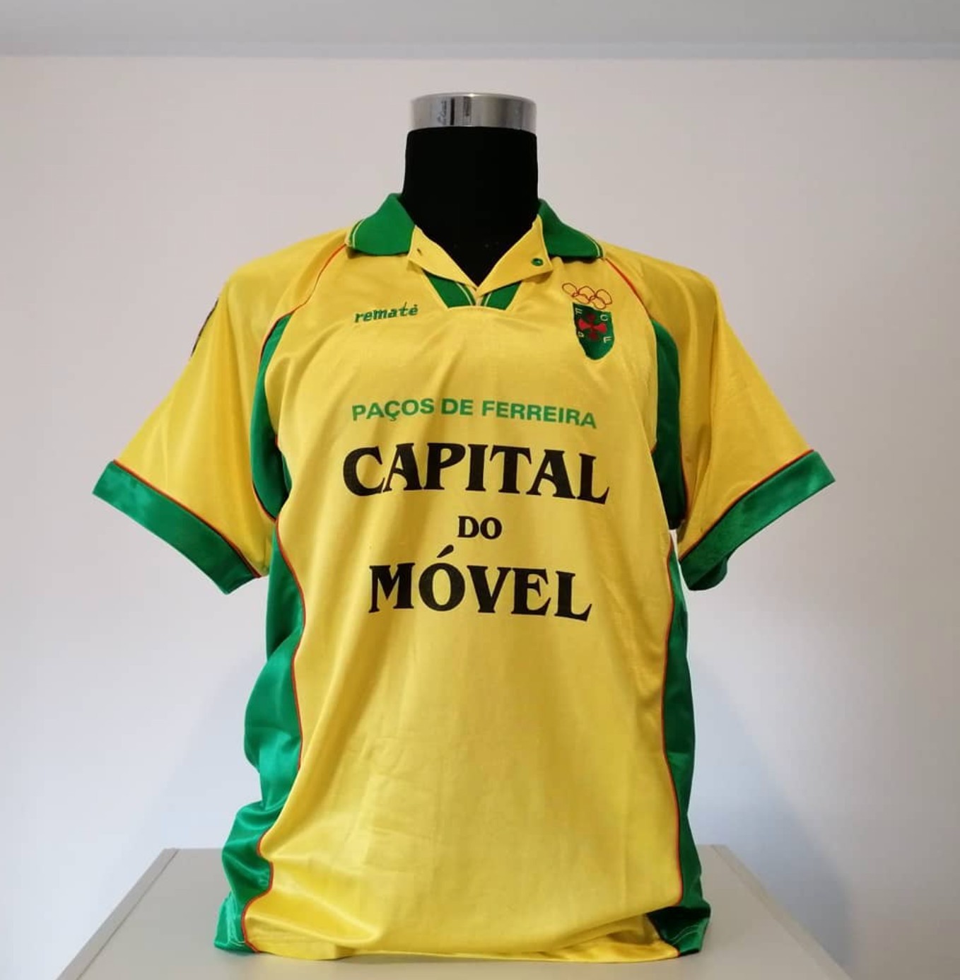 Paços de Ferreira 1999-00 Home 2 Kit