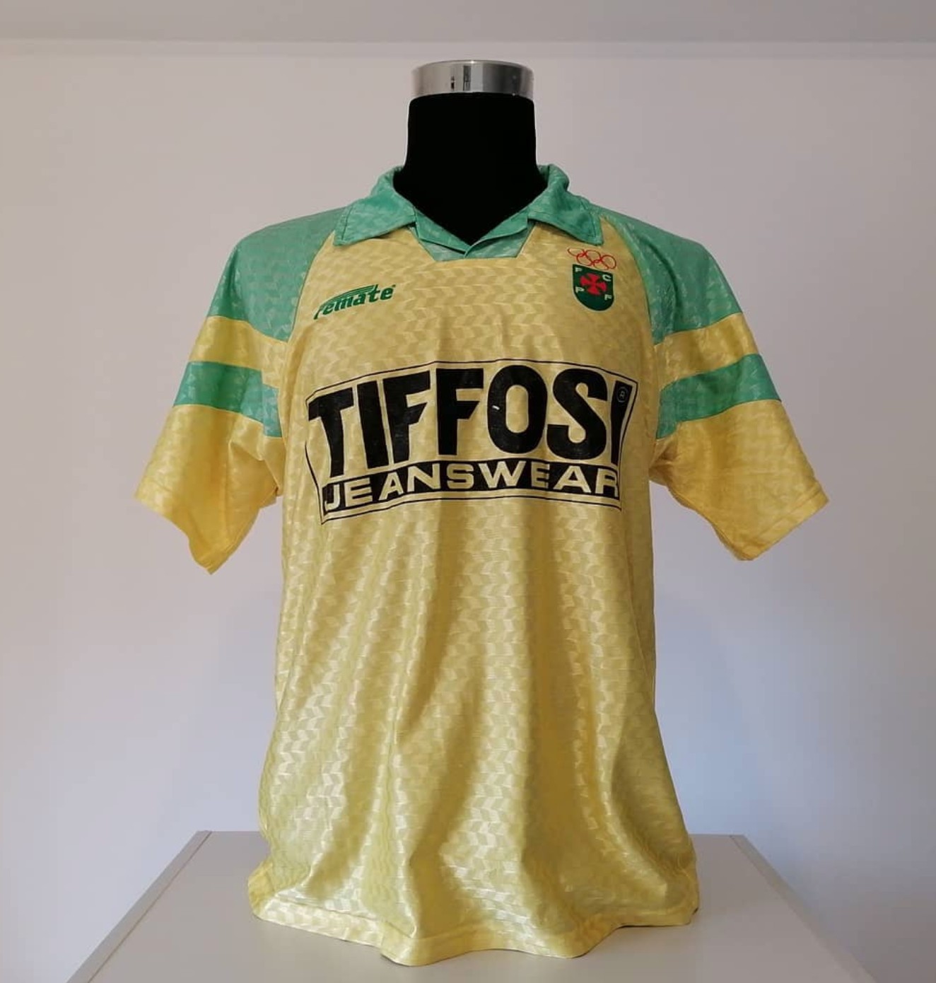 Paços de Ferreira 1993-94 Home Kit
