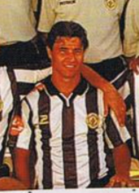 CD Nacional 2003-04 Home Kit