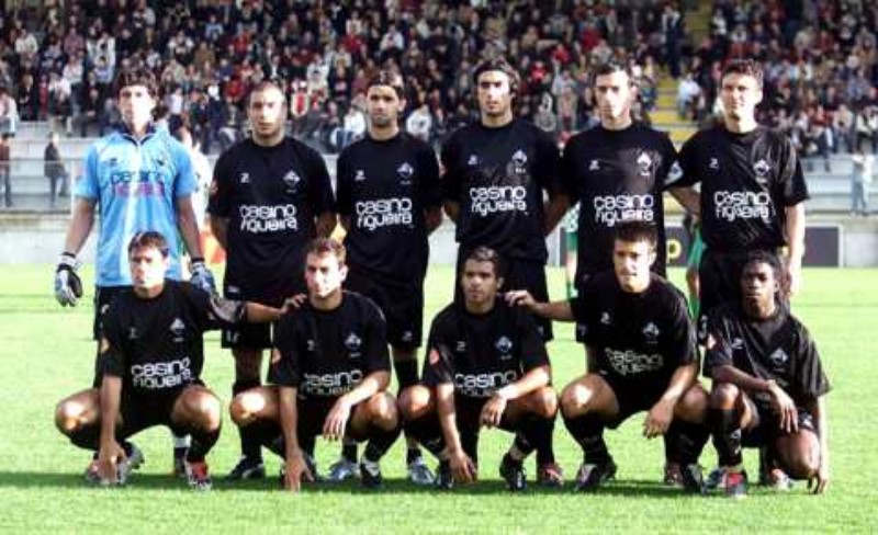 Académica de Coimbra 2003-04 Home Kit