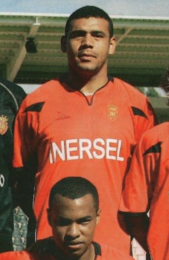 FC Penafiel 2009-10 Home Kit