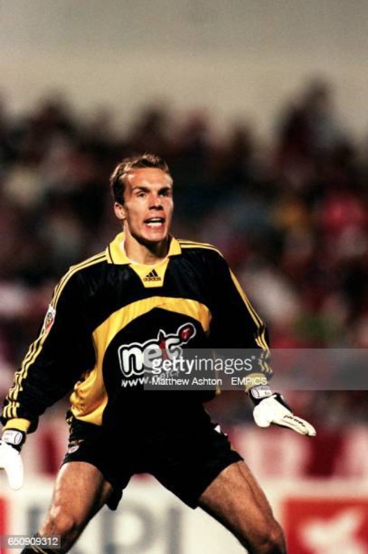 SL Benfica 2000-01 GK 2 Kit